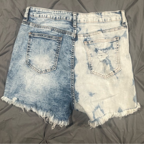 High waisted two tone shorts - Picture 2 of 3